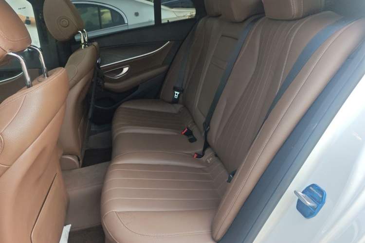 Ojetý Mercedes-Benz E-Class 2020 Facelift E 260 Sport Edition