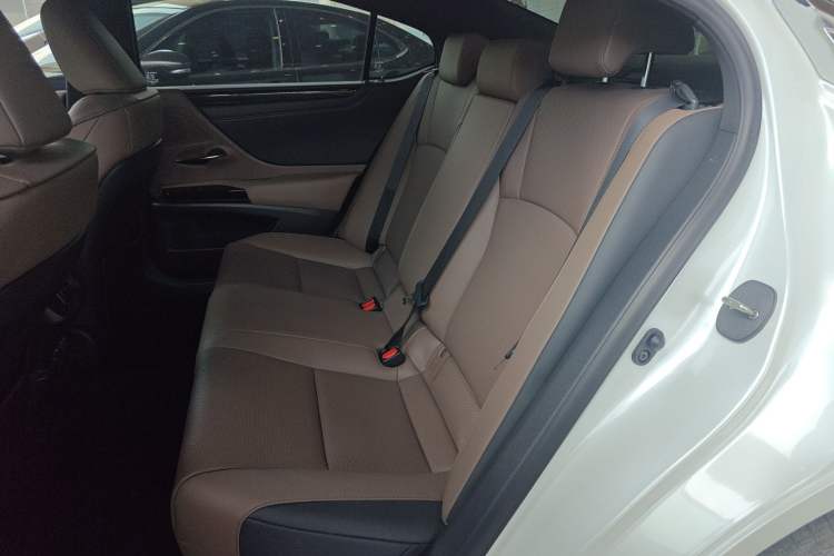 Used Lexus ES 2023 200 Excellence Edition Left Rear Seat