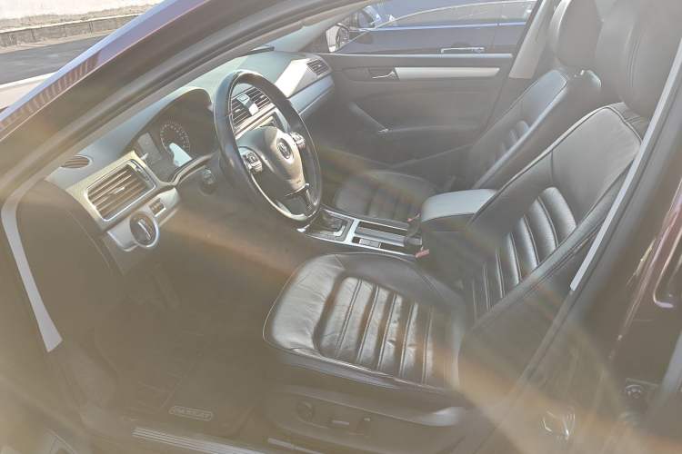 Used Volkswagen Passat 2014 1.8TSI DSG Prestige Navigation Edition Left Front Seat