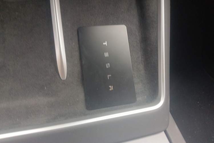 Used Tesla Model Y L 2025 Model Long-Range All-Wheel-Drive Version
