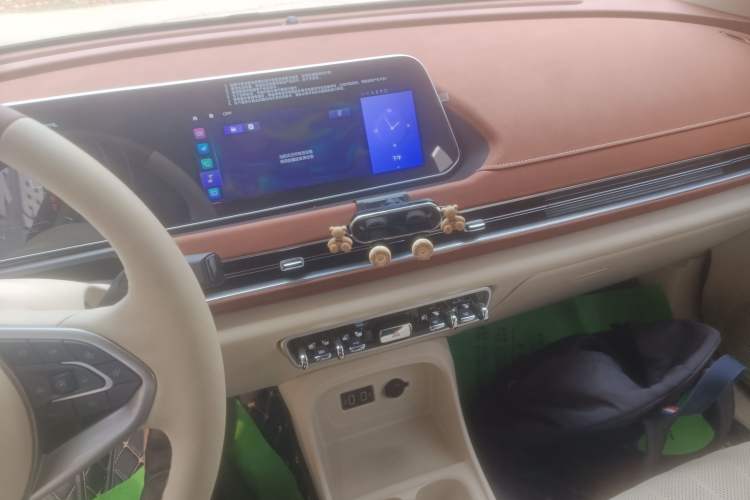 Used ORA Good Cat 2022 Morandi Edition 400km Standard Range Premium Version Lithium-Ion Battery