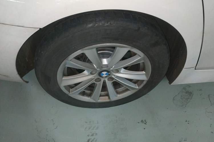 Used BMW 5 Series 2014 520Li Elegant Model
