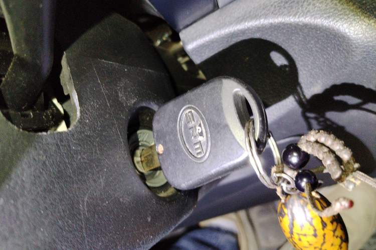 Used Jinbei Gold Hiace M Classic 2023 1.5L Engineering Lion Passenger Vehicle 5/6/7 Seats Vehicle Key