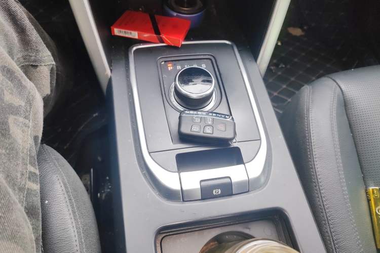 Used Land Rover Discovery Sport 2017 2.0T SE Gear Lever