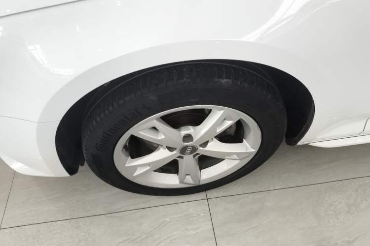 Used Audi A4L 2017 Plus 40 TFSI Fashion Model Left Front Wheel Hub