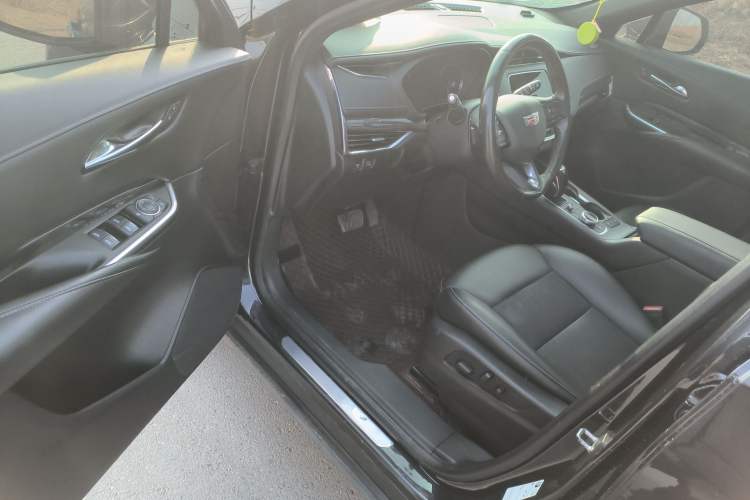 Used Cadillac XT4 2018 28T Two-Wheel Drive Tech Version