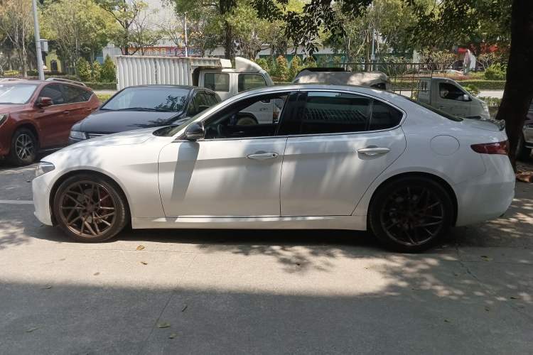 Used Alfa Romeo Giulia 2017 2.0T 280HP Luxury Edition
