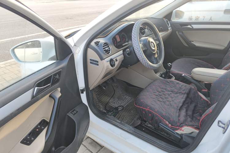 Used Volkswagen Jetta 2015 1.6L Manual Comfort Model Driver Seat