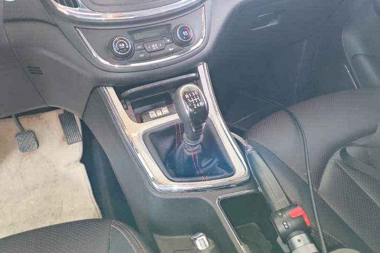 Used Baojun 560 2016 1.8L Manual Luxury Edition
