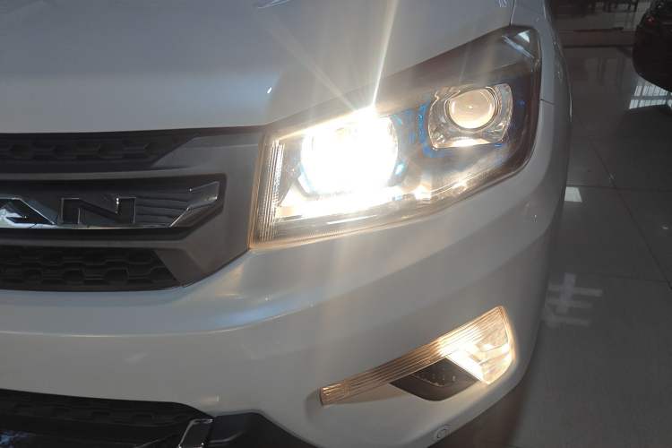 Used CHANGAN CS75 2016 1.8T Automatic Elite Model China IV Standard Left Front Headlight