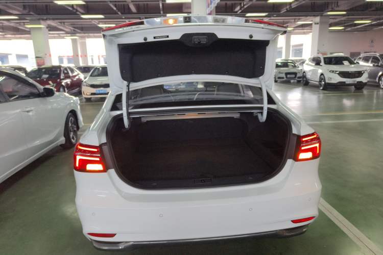 Used Roewe i6 New Energy 2017 45T Hybrid Connective Smart Luxury Edition
