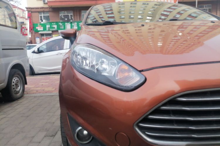 Used Ford Fiesta 2013 Hatchback 1.5L Automatic Fashion Edition Right Front Headlight