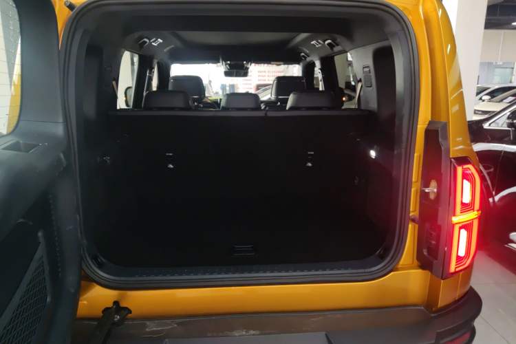 Used Formula Leopard 5 2023 Navigator Edition
