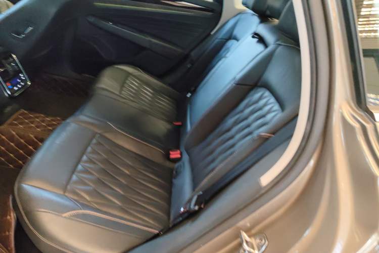 Used Volkswagen Passat 2019 330TSI Luxury Edition China VI Standard
