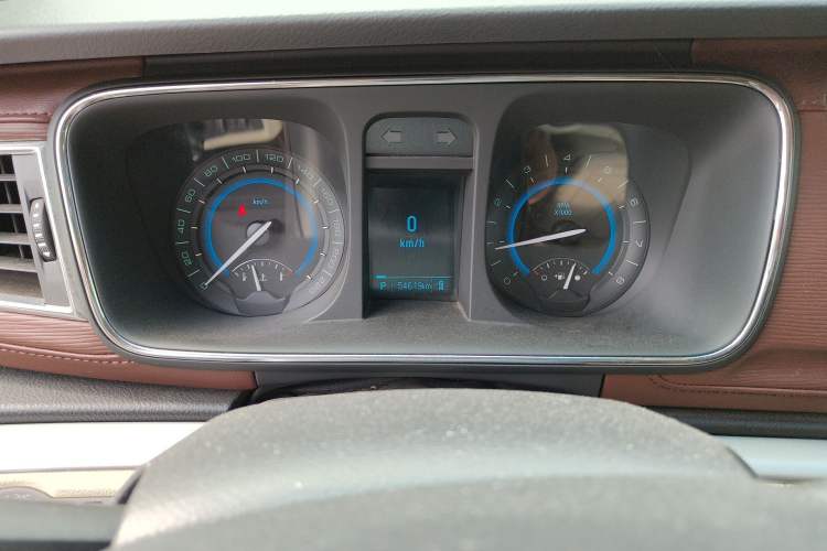 Used Buick GL8 2014 2.4L CT Luxury Business Comfort Edition Odometer Close Up