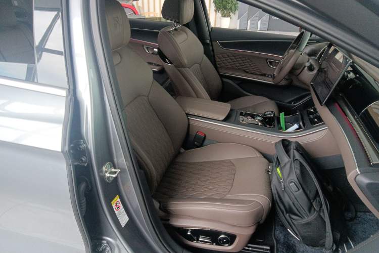 Used BYD Han 2024 DM-i Glory Edition 121KM Premium Model
