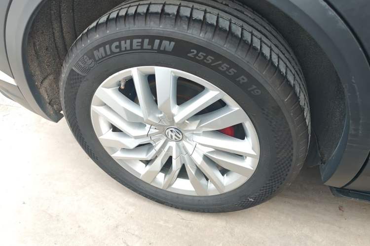 Used Volkswagen Touareg 2019 2.0TSI Ruiyi Edition China VI Standard Right Rear Wheel Hub