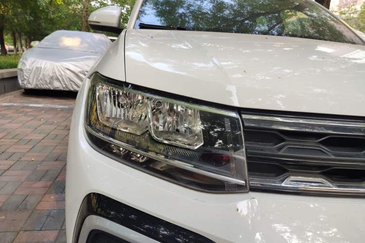 Used Volkswagen T-Cross 2019 1.5L Automatic Fashion Edition Right Front Headlight
