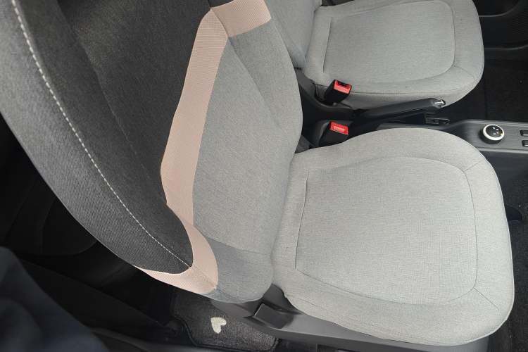 Used Wuling Hongguang MINIEV 2021 Macaron Fashion Model Lithium Iron Phosphate Right Front Seat