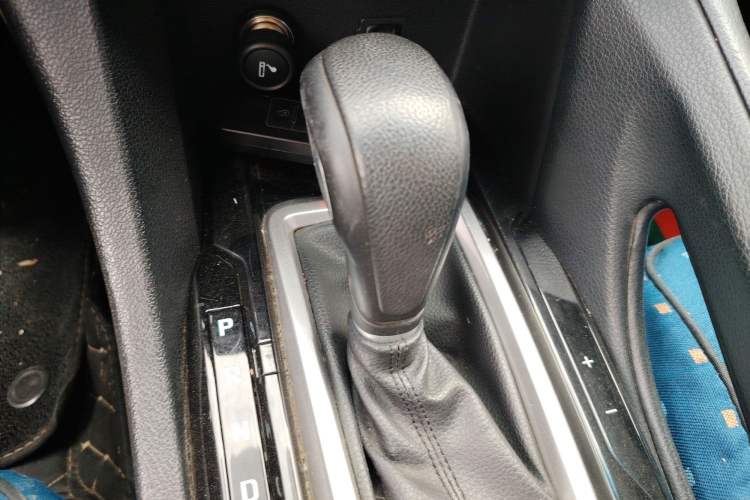 Used JMC Yusheng S350 2016 2.0T Automatic All-Wheel Drive Gasoline Luxury Edition 5 Seats Gear Lever