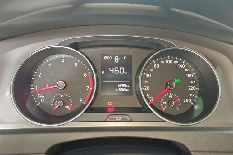 Used Volkswagen Golf 2016 1.6L Automatic Fashion Model Instrument Cluster