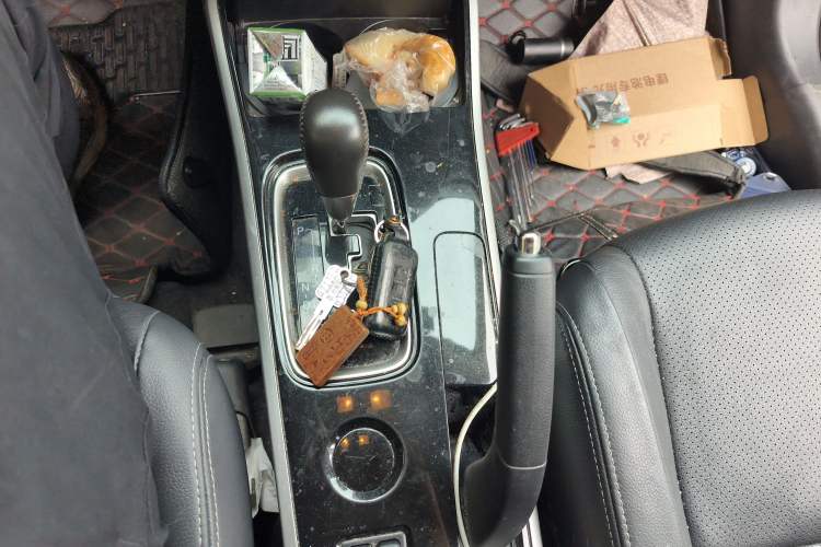 Used Mitsubishi Outlander 2017 2.0L Two-Wheel Drive Glory Edition 5 Seats