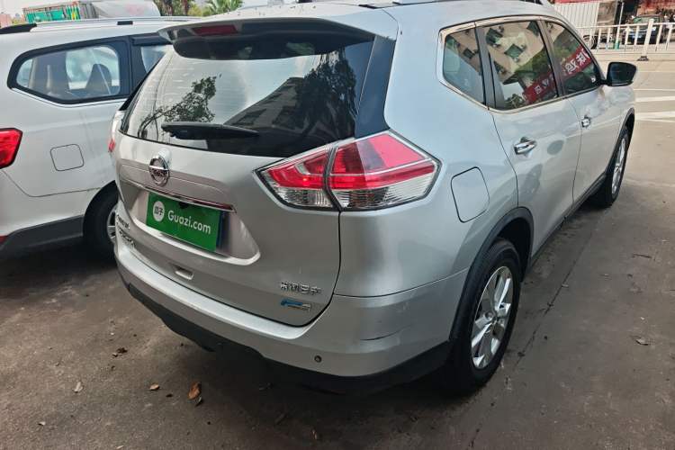 Used Nissan X-Trail 2014 2.5L CVT Leading Edition 4WD
