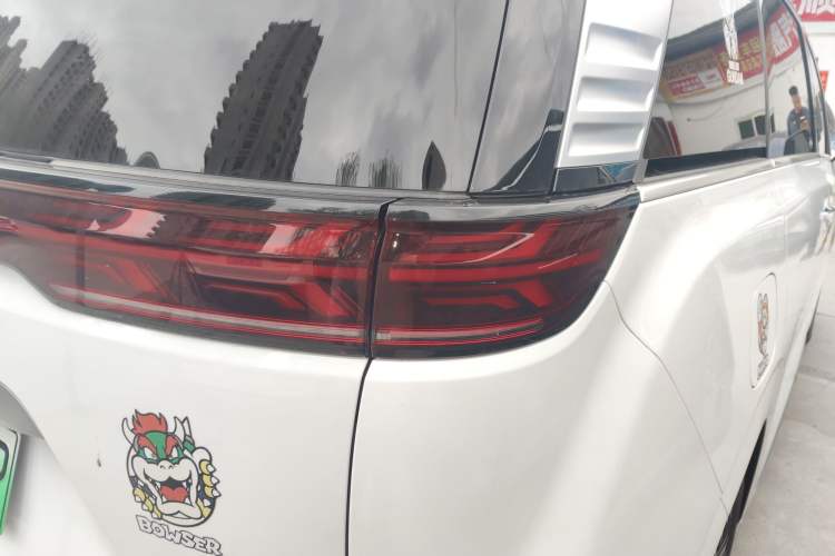 Used Denza D9 2022 EV 600 Four-Wheel Drive Flagship Model
