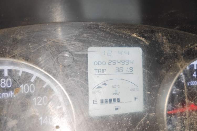 Used Jinbei Hiace X30 2016 1.3L Comfort Model CNG Odometer Close Up