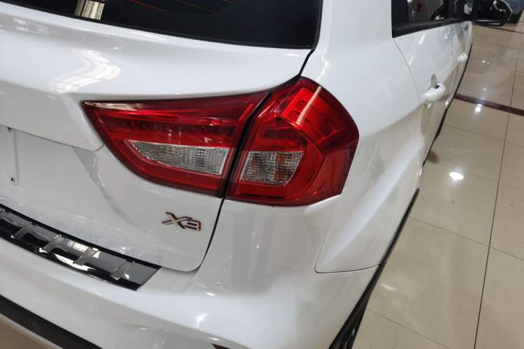 Used Geely Auto Vision X3 2017 1.5L Automatic Elite Model
