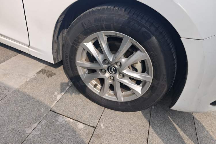 Used Mazda Mazda 3 Axela 2014 Sedan 1.5L Automatic Luxury Model