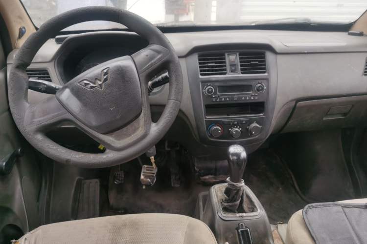 Used Wuling Rongguang 2014 1.5L S Standard Version Center Console