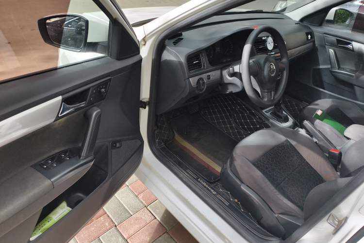 Used Volkswagen Lavida 2015 1.6L Automatic Fashion Edition
