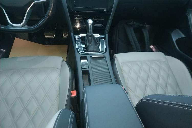 Used Volkswagen Magotan 2023 2 Million Units Limited Edition 330TSI DSG Leading Version
