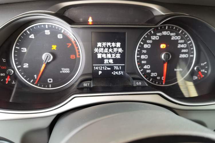 Used Audi A4L 2013 35 TFSI Automatic Standard Model Odometer Close Up