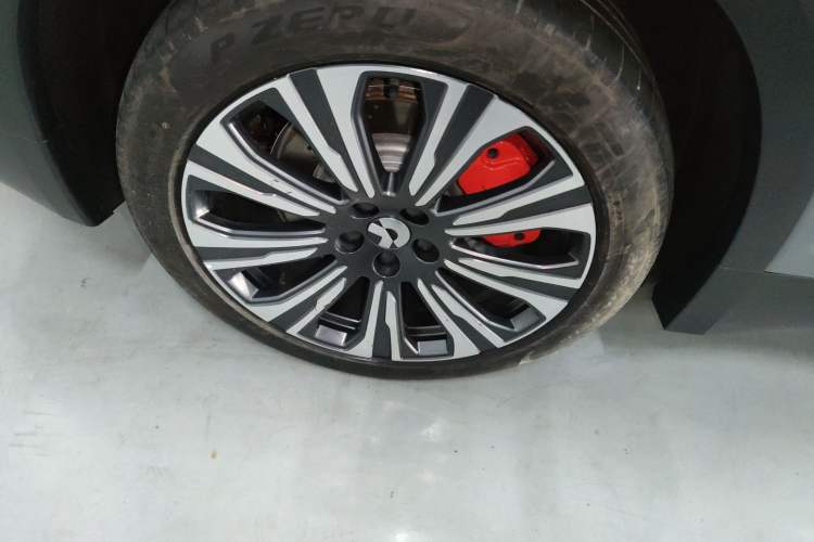 Used Nio ES8 2024 75 kWh Right Rear Wheel Hub