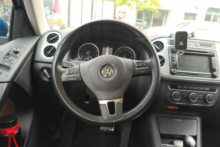 Used Volkswagen Tiguan 2013 1.8 TSI Automatic All-Wheel Drive Luxury Model Steering Wheel