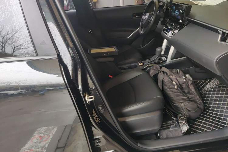 Used Toyota Corolla Cross 2023 Dual-Motor 2.0L Pioneer Edition Right Front Seat