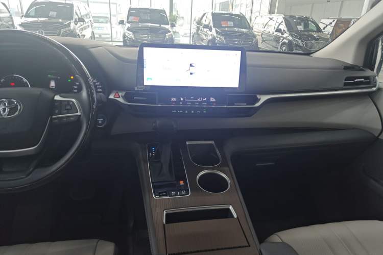 Used Toyota SIENNA 2023 2.5L Hybrid Comfort Edition