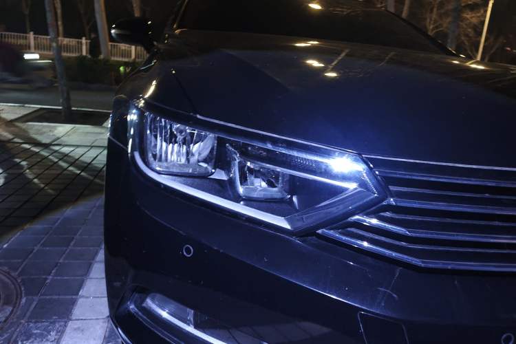 Used Volkswagen Magotan 2018 330TSI DSG Advanced Model Right Front Headlight