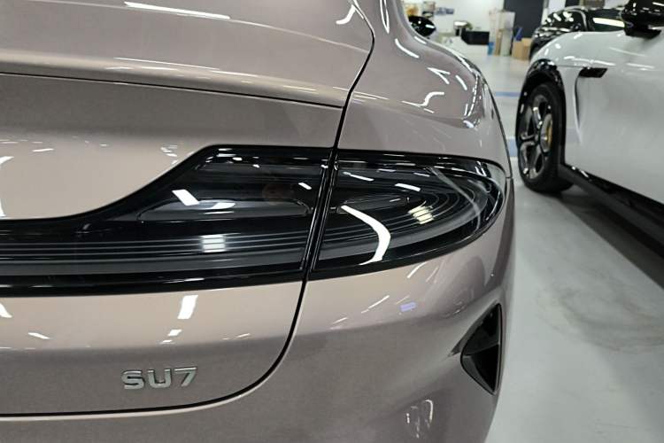 Used Xiaomi Auto SU7 2026 Model Standard Edition Right Rear Taillight