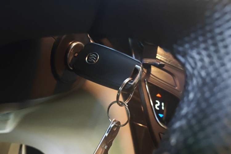 Used Buick Regal 2014 2.0L Leading Fashion Edition Vehicle Key