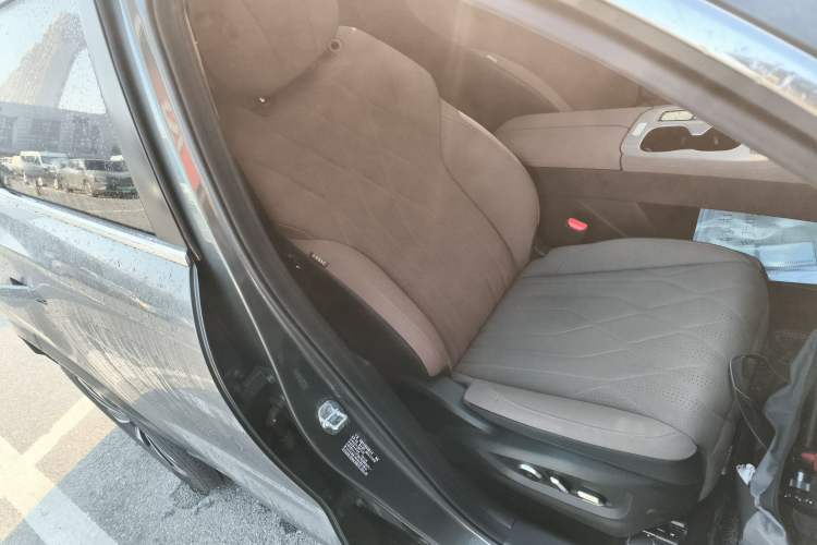 Used Chery Tiggo 8 PLUS 2025 290TGDI DCT Prestige 5-Seater
