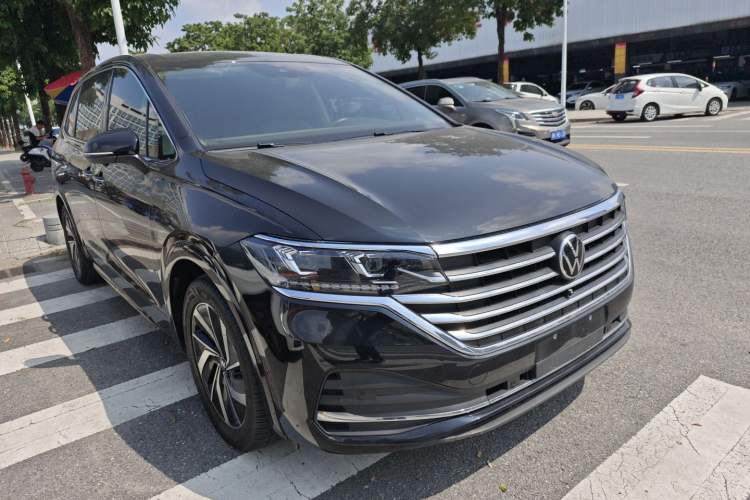 Used Volkswagen Viloran 2022 380TSI Luxury Edition