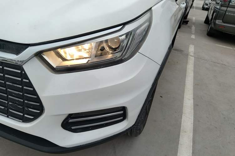 Used BYD Yuan New Energy 2018 EV360 Smart Connect Cool Edition Left Front Headlight