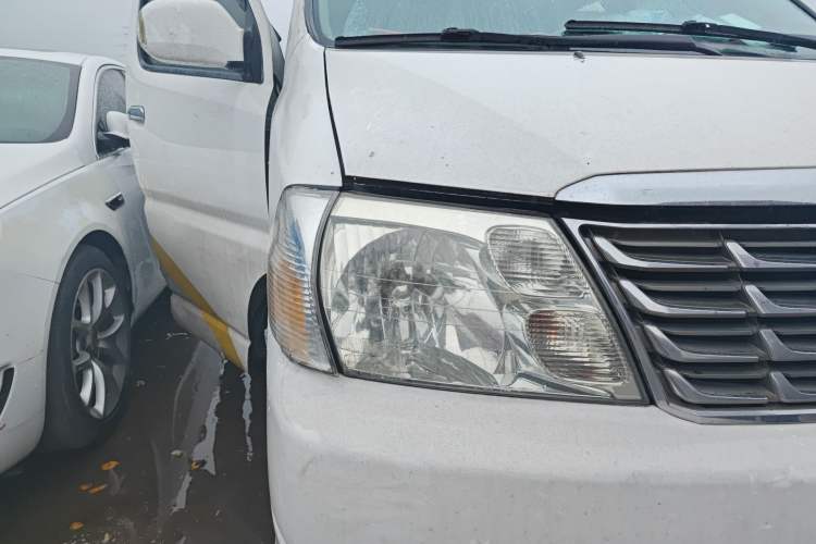 Used Jinbei Hiace 2011 2.0L 5th Generation Power King Classic 4G20D4B
