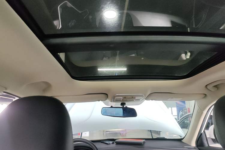 Used Geely Auto Emgrand X7 Sport 2018 1.8TD Automatic Two-Wheel Drive Smart Connect 4G Internet Edition Headliner