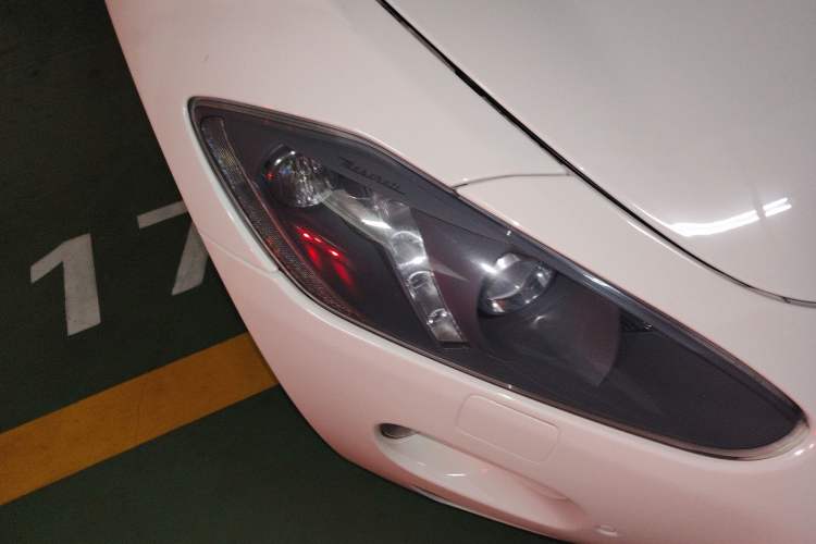 Used Maserati GranTurismo 2007 4.2L Standard Edition Right Front Headlight