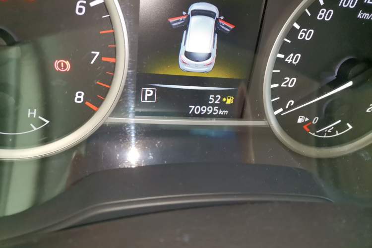 Used Nissan Tiida 2016 1.6L CVT Smart Drive Edition Odometer Close Up