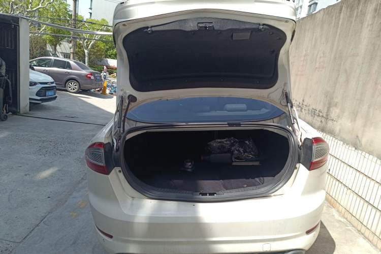 Used Ford Mondeo 2011 2.0L GTDi 200 Fashion Edition Trunk